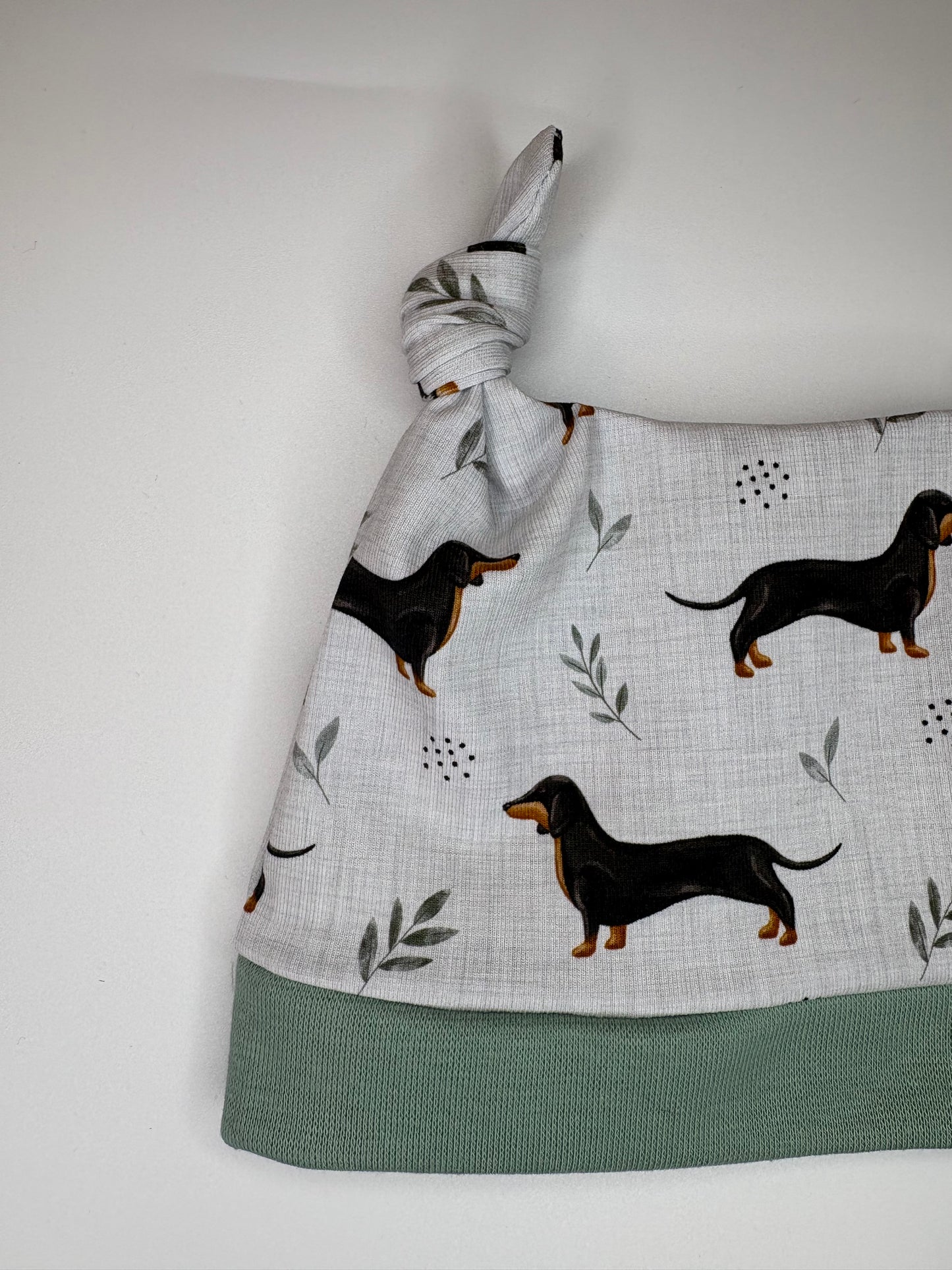 Frankie Dachshund Dog knotted hat