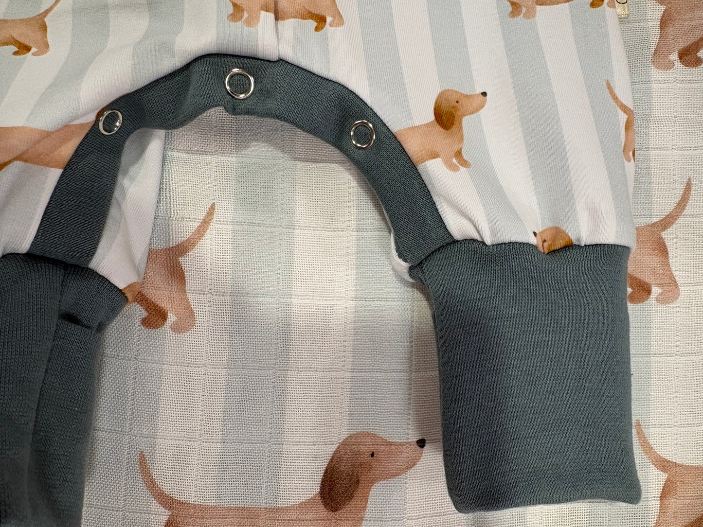 Li'l Pup popper baby grow